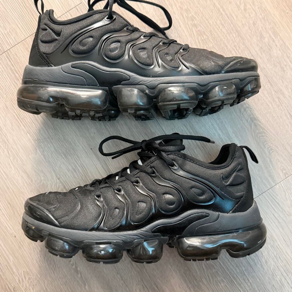 Nike Women's Vapormax Plus Black Trainers sz 8